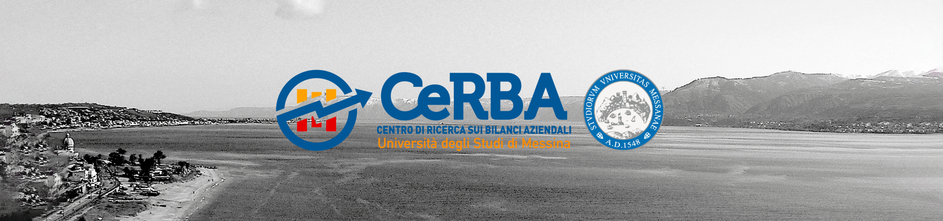 Logo del Centro di Ricerca sui Bilanci Aziendali (CeRBA) dell'Università degli Studi di Messina, con il logo dell'Ateneo sulla destra, in una foto in bianco e nero del panorama dello Stretto di Messina.